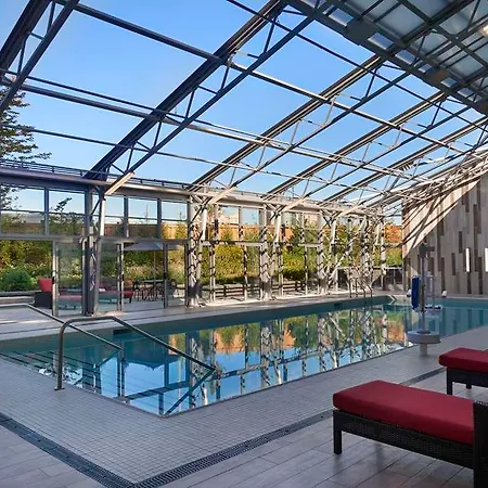 Hilton Toronto Airport Hotel & Suites 