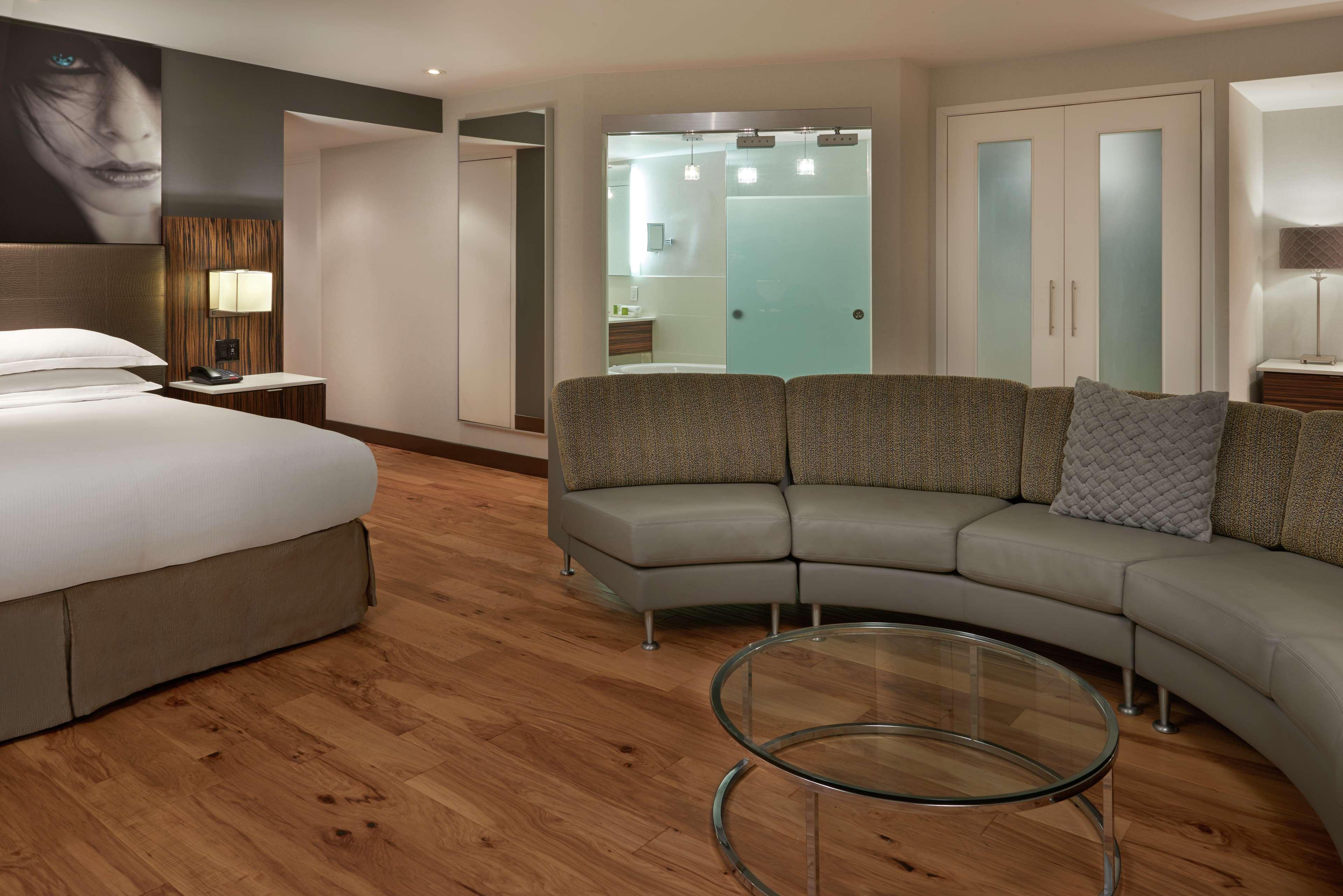 Hilton Toronto Airport & Hotel 4*