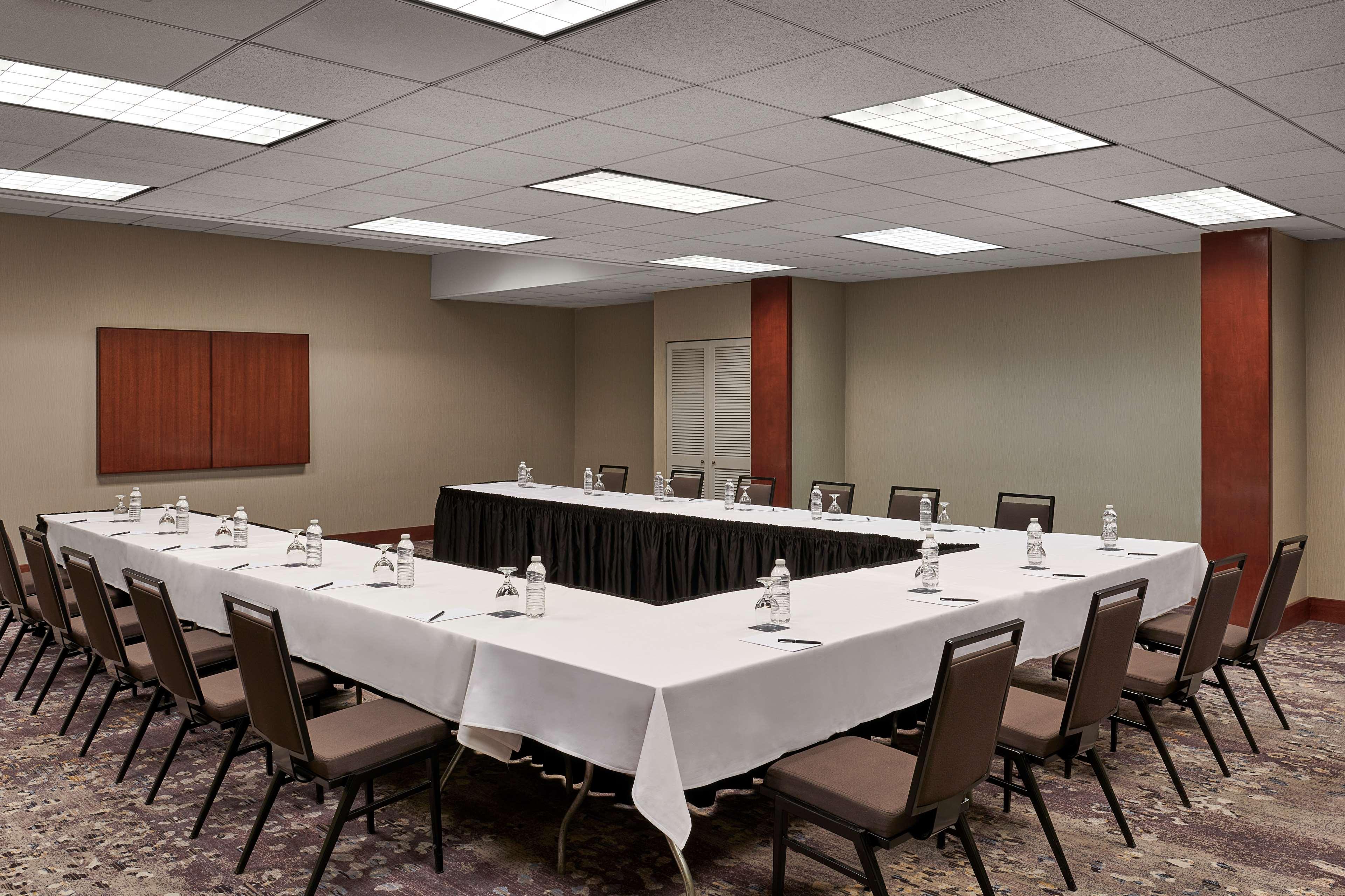 Hilton Toronto Airport &