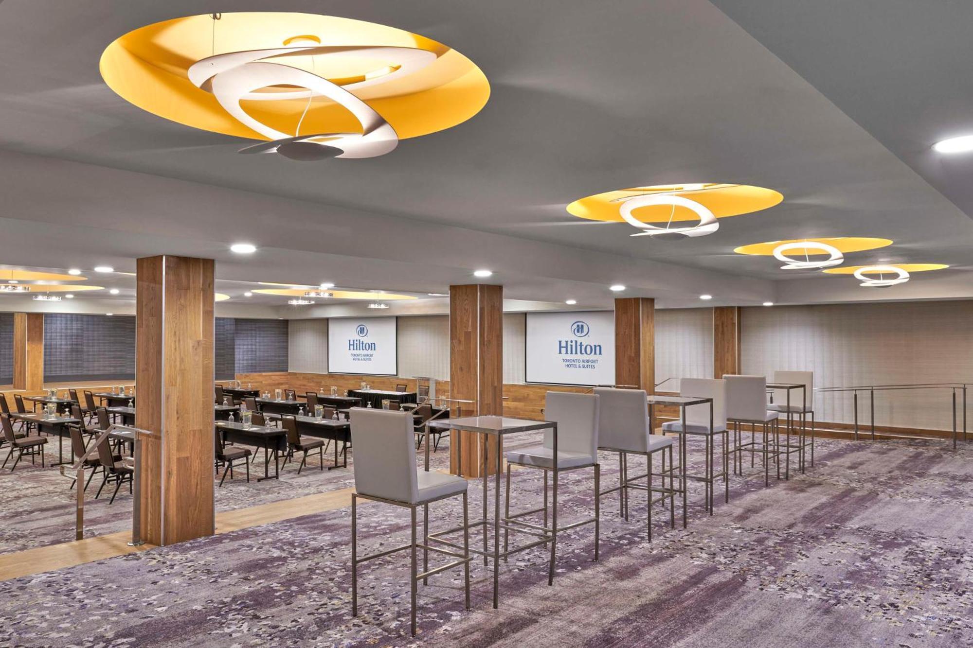 Hilton Toronto Airport & 4*
