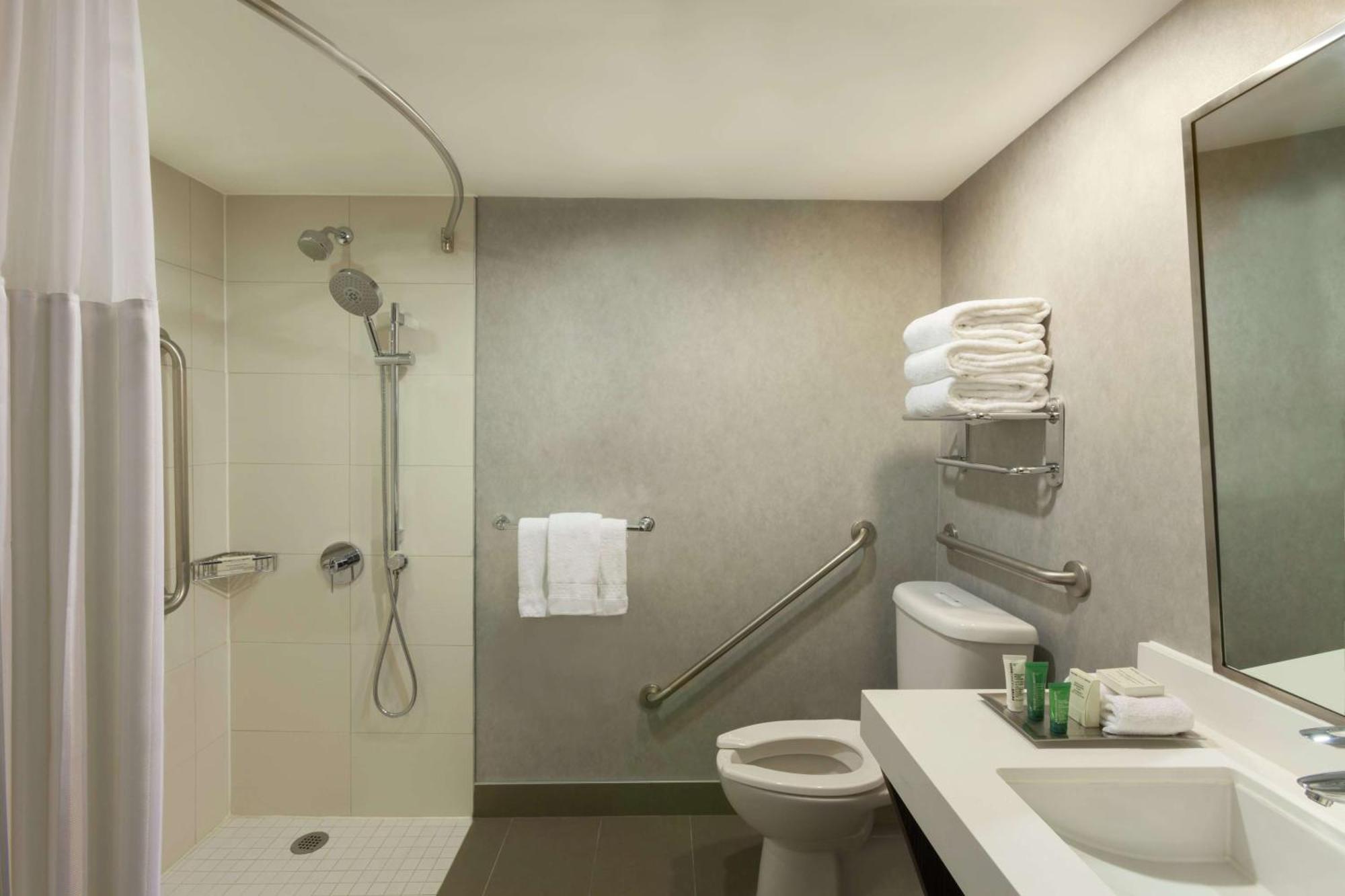 Hilton Toronto Airport & 4* Mississauga