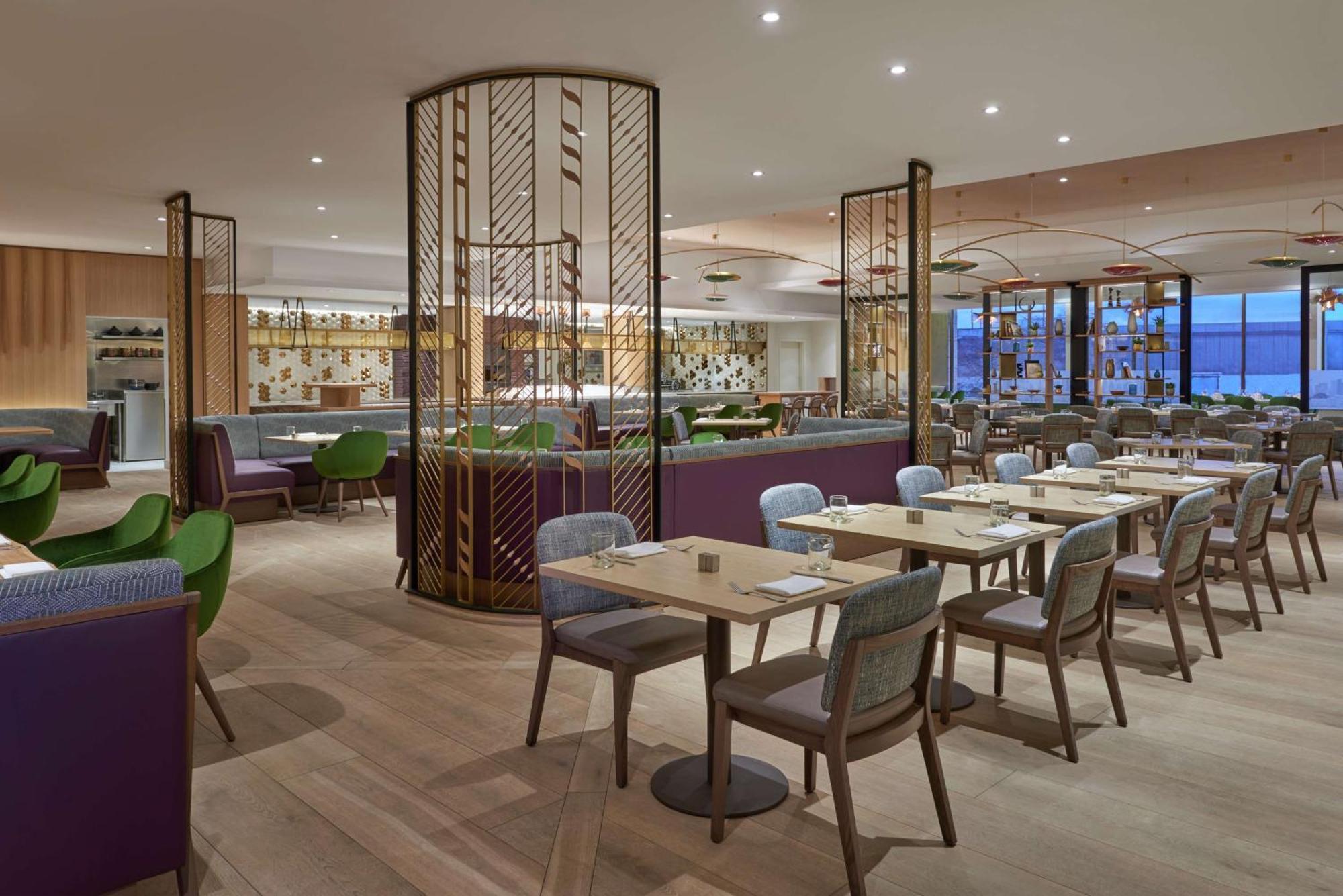 Hotel Hilton Toronto Airport & 4*
